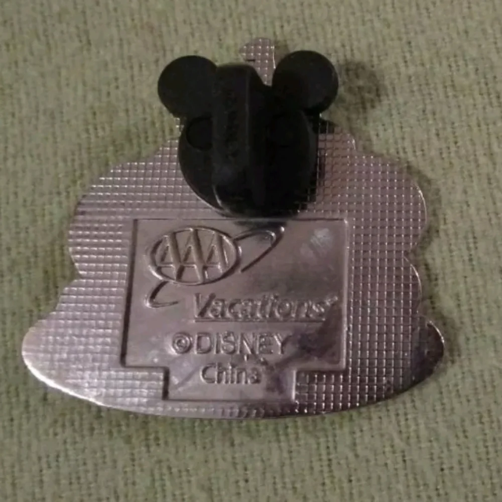 Disneyland Resort Sleeping Beauty's castle pin AAA